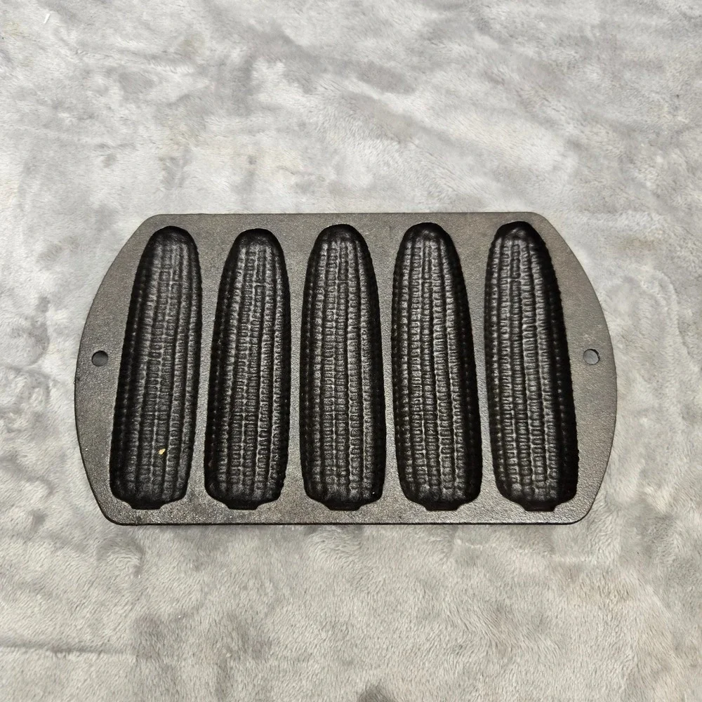 Lodge Cast Iron Cornstick Pan 527C2 USA 5 Slot Cornbread Mold Baking Tray